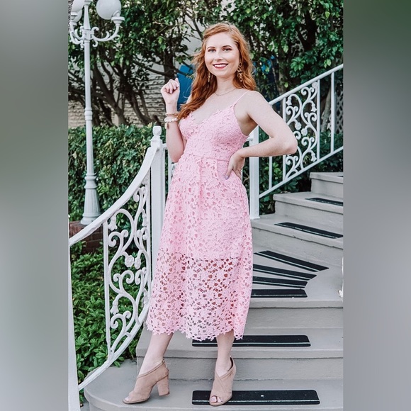 ASTR THE LABEL Lace Midi Dress pink perfect - Picture 5 of 8